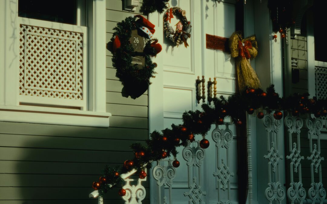 Winter Curb Appeal: Holiday Decor That Boosts Your Home’s Value
